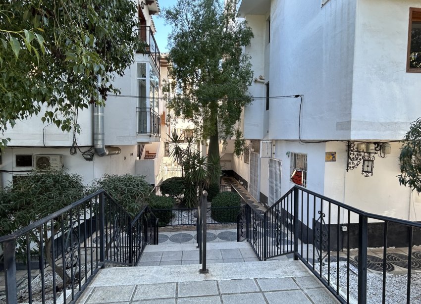 Resale - Commercial premises / Commercial unit / Retail space - Orihuela Costa - Villamartin