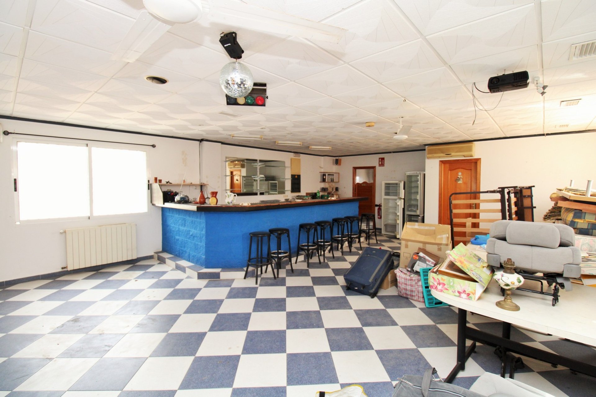 Resale - Commercial premises / Commercial unit / Retail space - Orihuela Costa - Villamartín