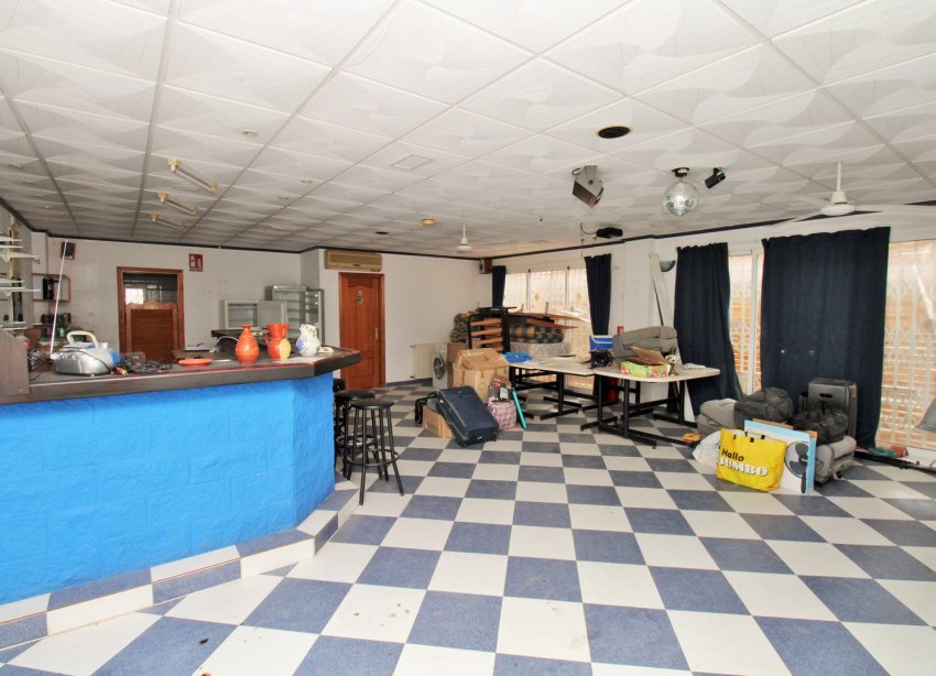 Resale - Commercial premises / Commercial unit / Retail space - Orihuela Costa - Villamartín