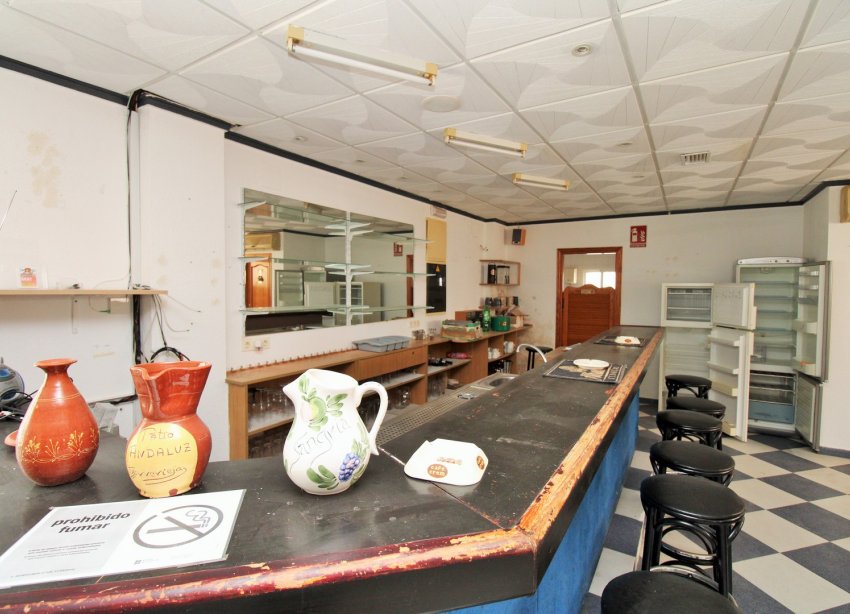 Resale - Commercial premises / Commercial unit / Retail space - Orihuela Costa - Villamartín