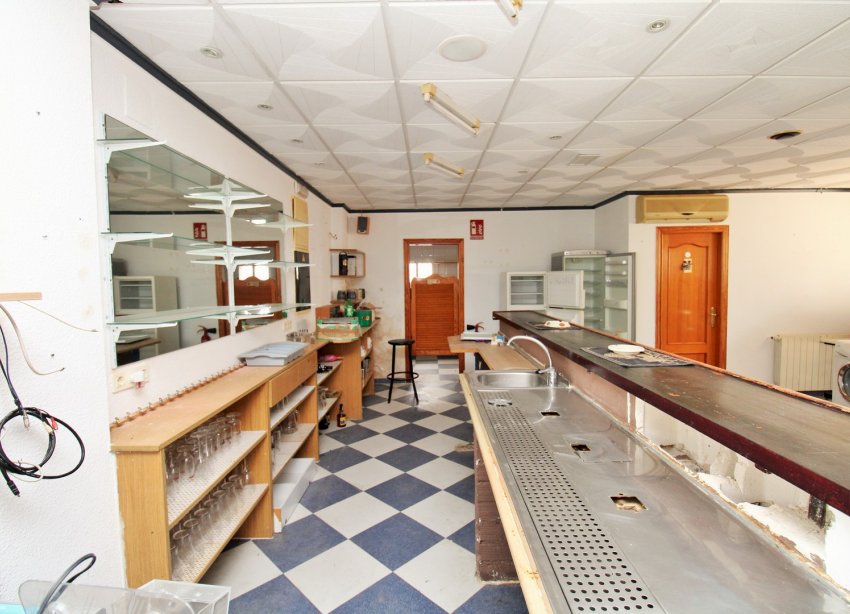 Resale - Commercial premises / Commercial unit / Retail space - Orihuela Costa - Villamartín