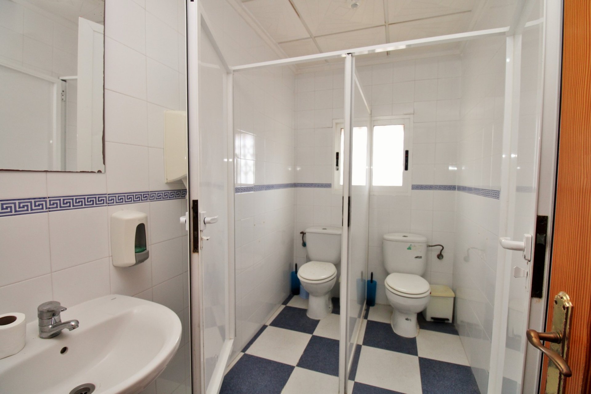 Resale - Commercial premises / Commercial unit / Retail space - Orihuela Costa - Villamartín