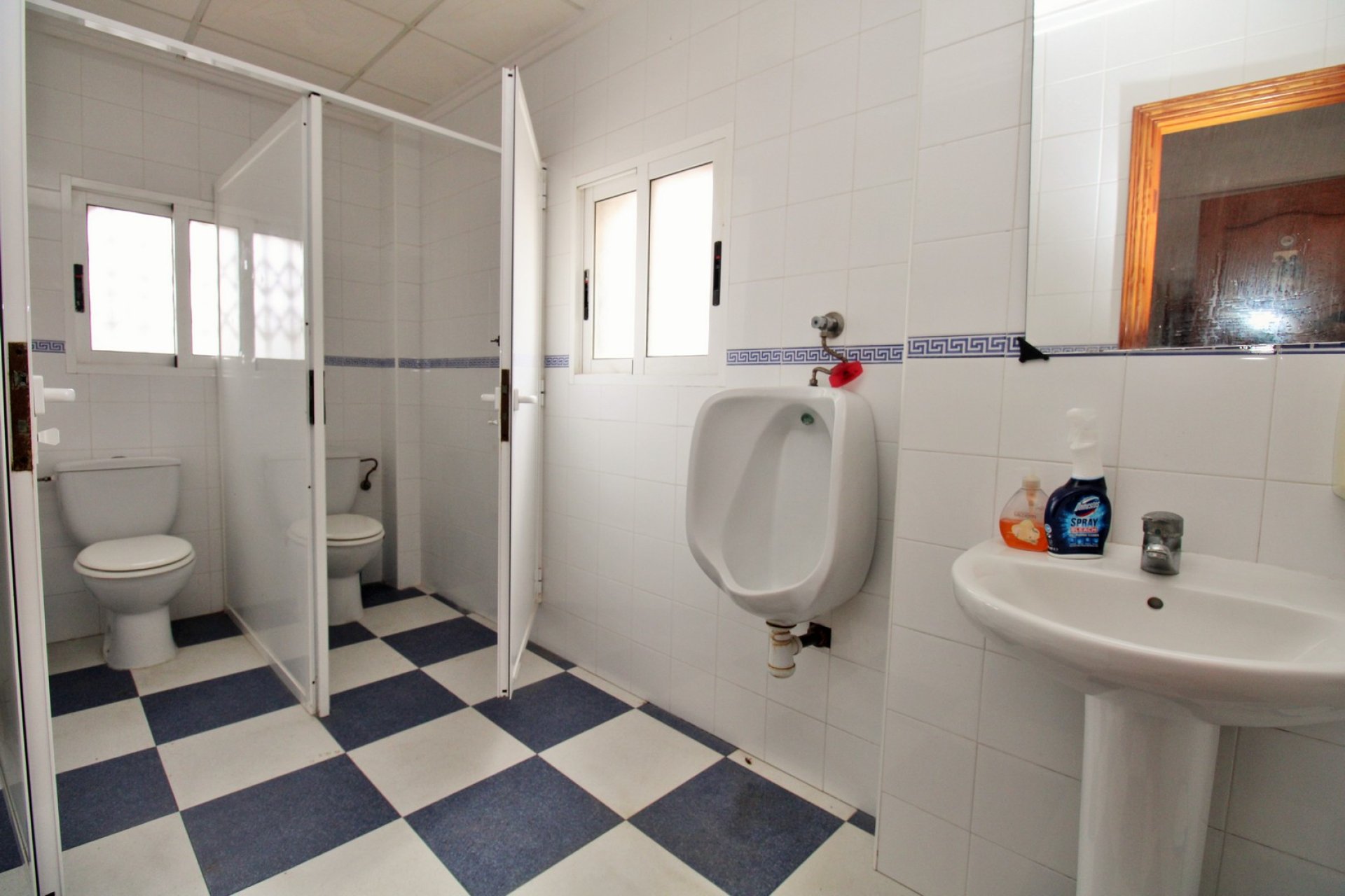 Resale - Commercial premises / Commercial unit / Retail space - Orihuela Costa - Villamartín