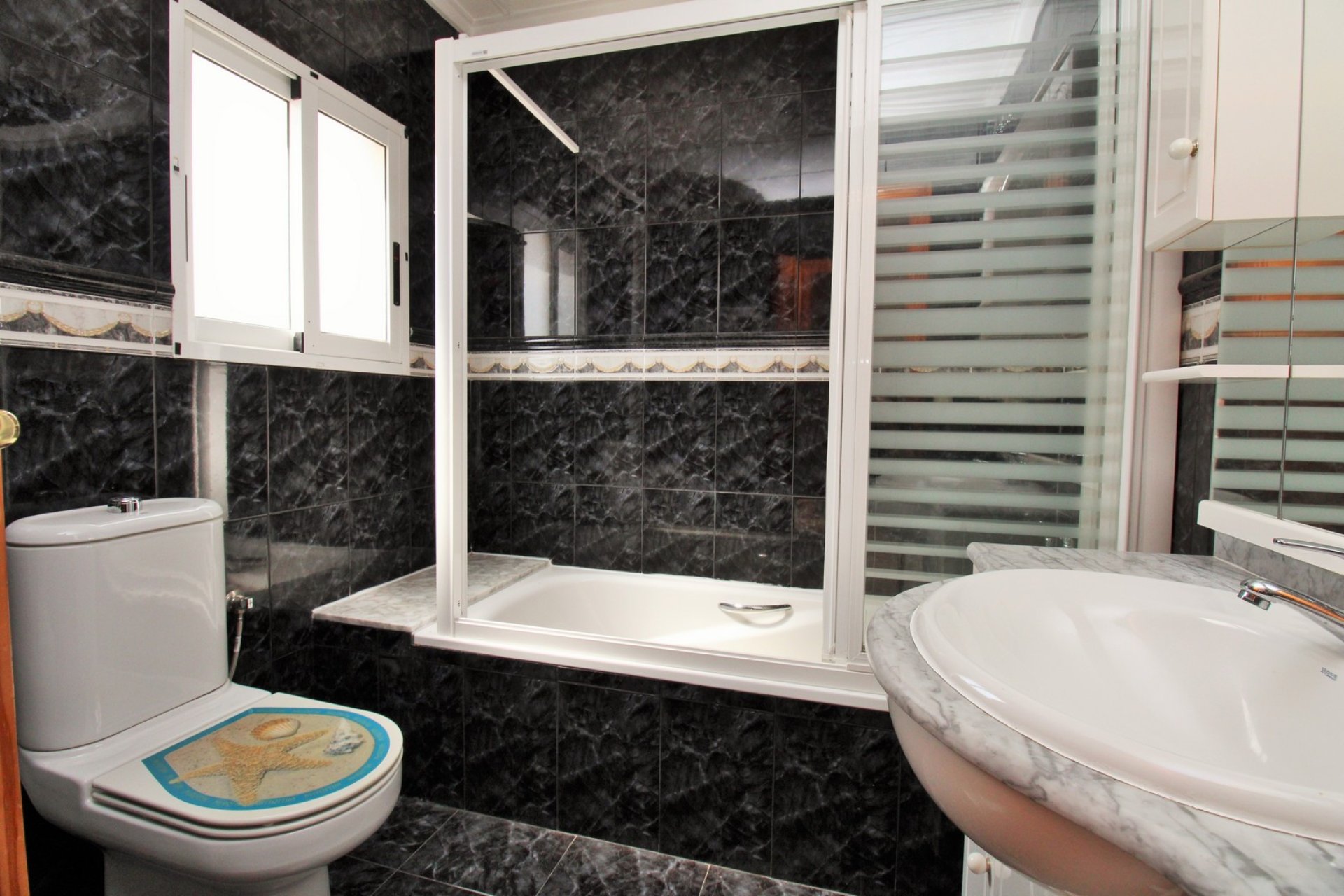 Resale - Commercial premises / Commercial unit / Retail space - Orihuela Costa - Villamartín