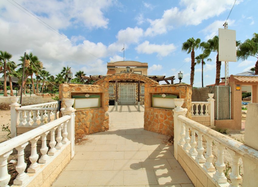 Resale - Commercial premises / Commercial unit / Retail space - Orihuela Costa - Villamartín