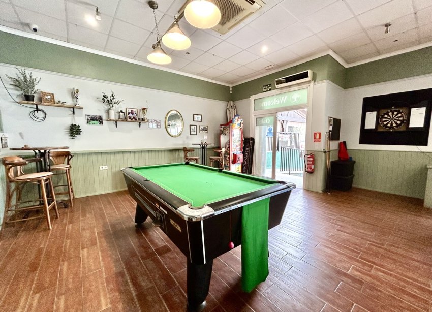 Resale - Commercial premises / Commercial unit / Retail space - Orihuela Costa - Villamartín