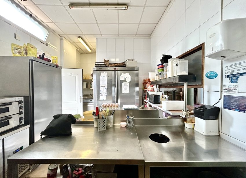 Resale - Commercial premises / Commercial unit / Retail space - Orihuela Costa - Villamartín