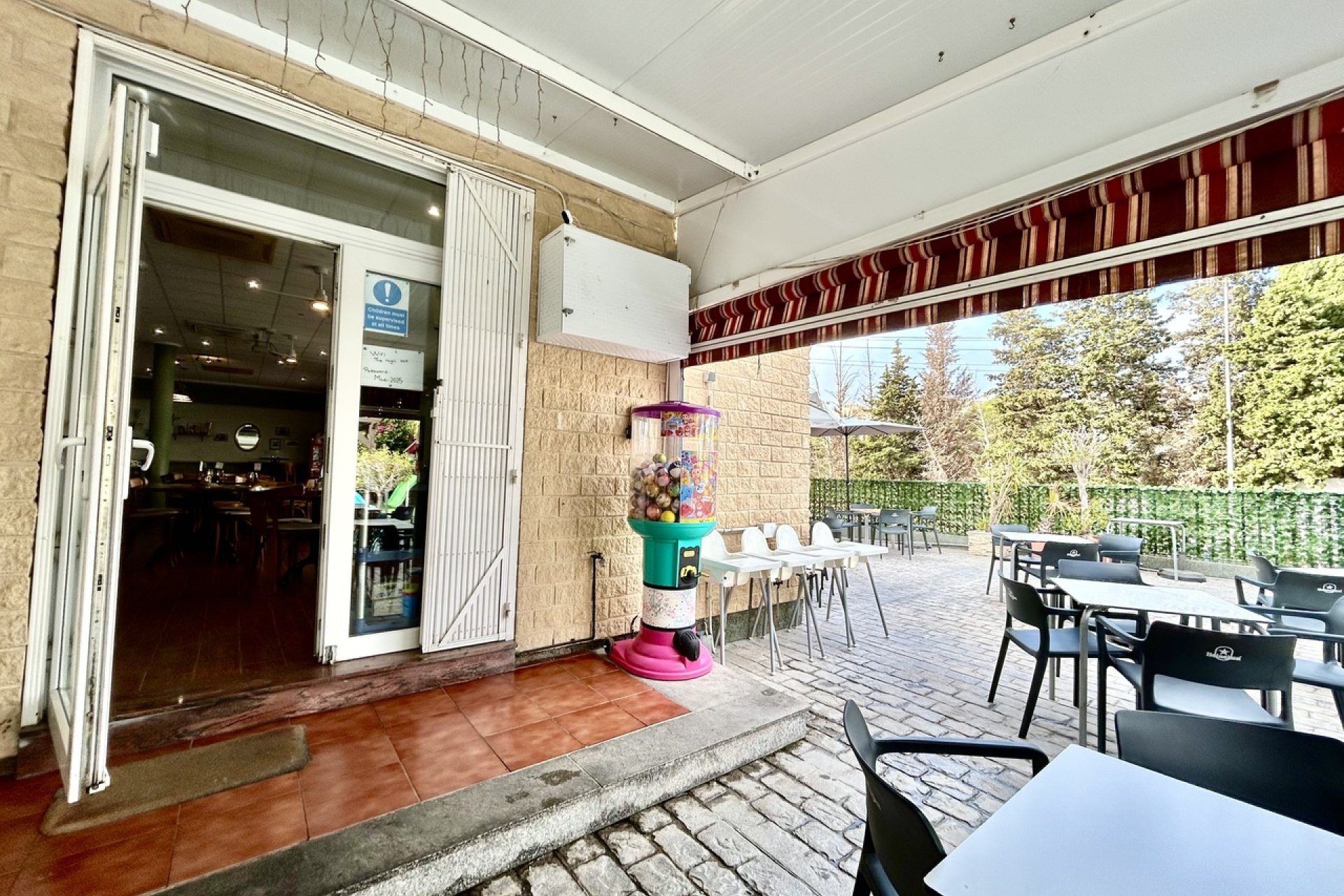 Resale - Commercial premises / Commercial unit / Retail space - Orihuela Costa - Villamartín