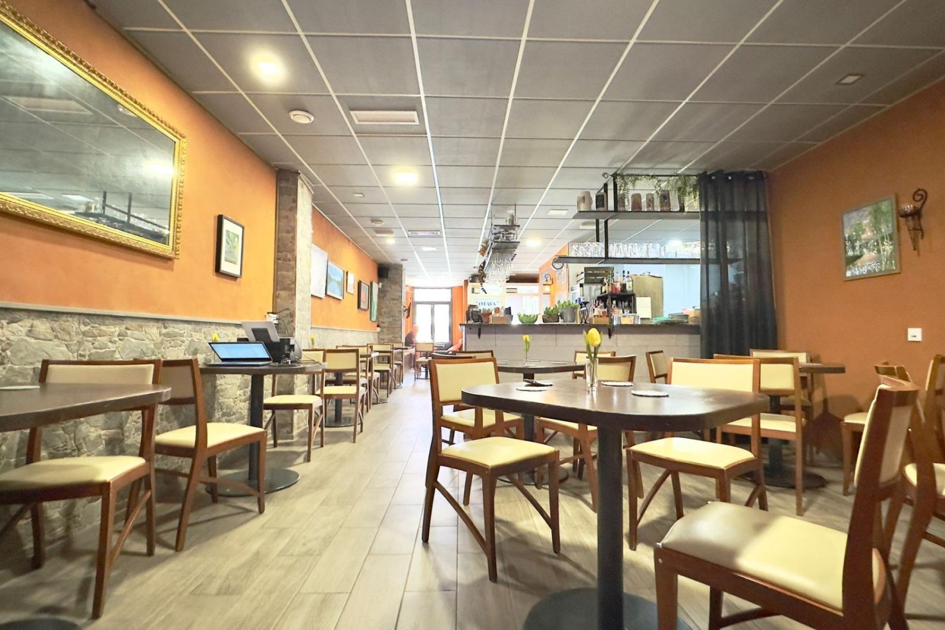 Resale - Commercial premises / Commercial unit / Retail space - Torrevieja - Acequion