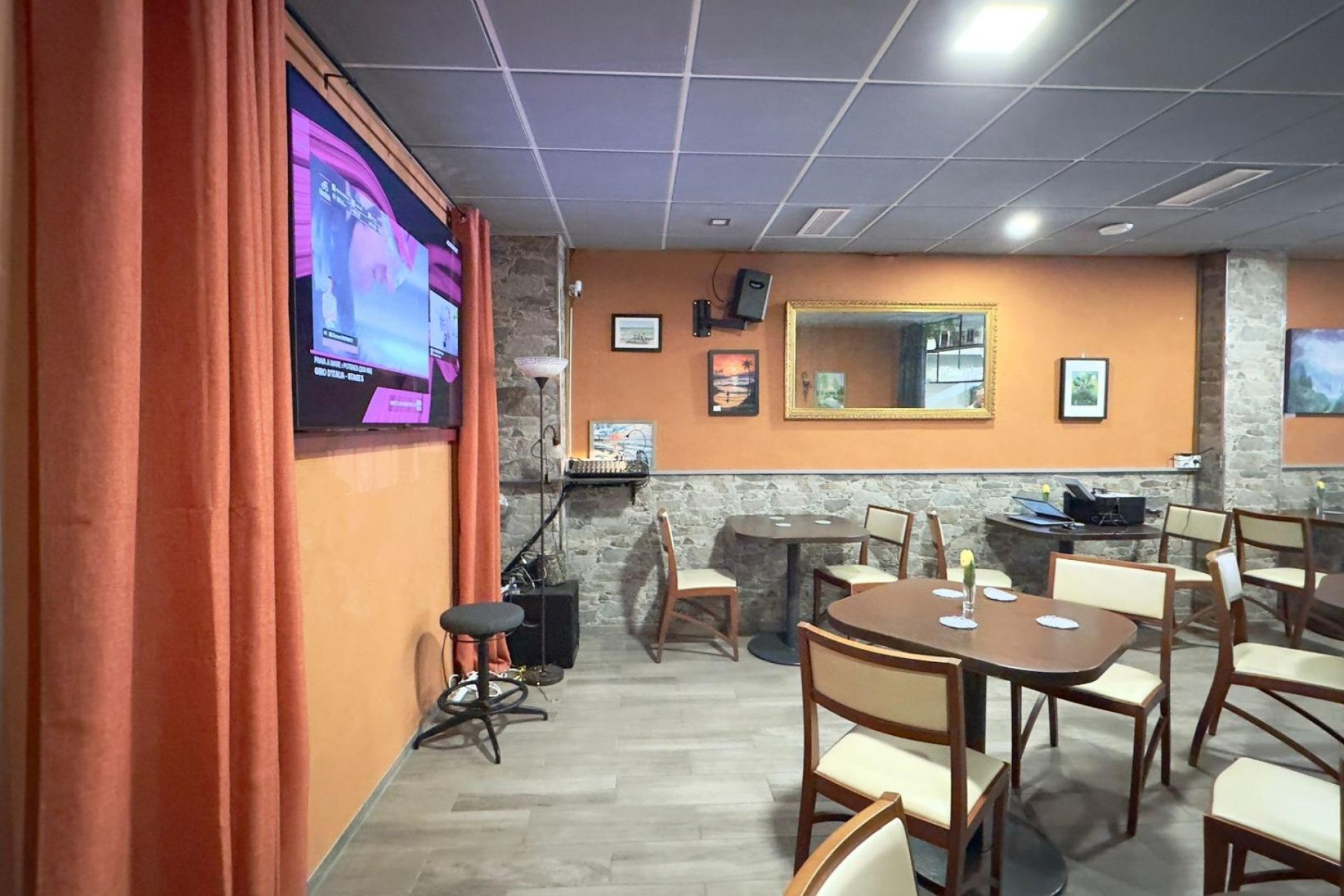 Resale - Commercial premises / Commercial unit / Retail space - Torrevieja - Acequion