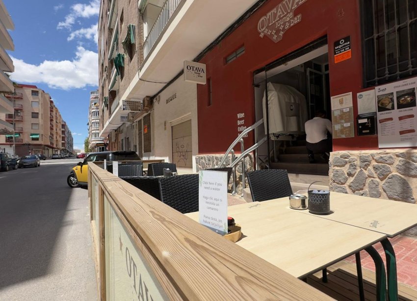 Resale - Commercial premises / Commercial unit / Retail space - Torrevieja - Acequion