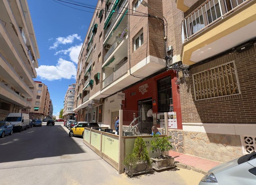 Resale - Commercial premises / Commercial unit / Retail space - Torrevieja - Acequion