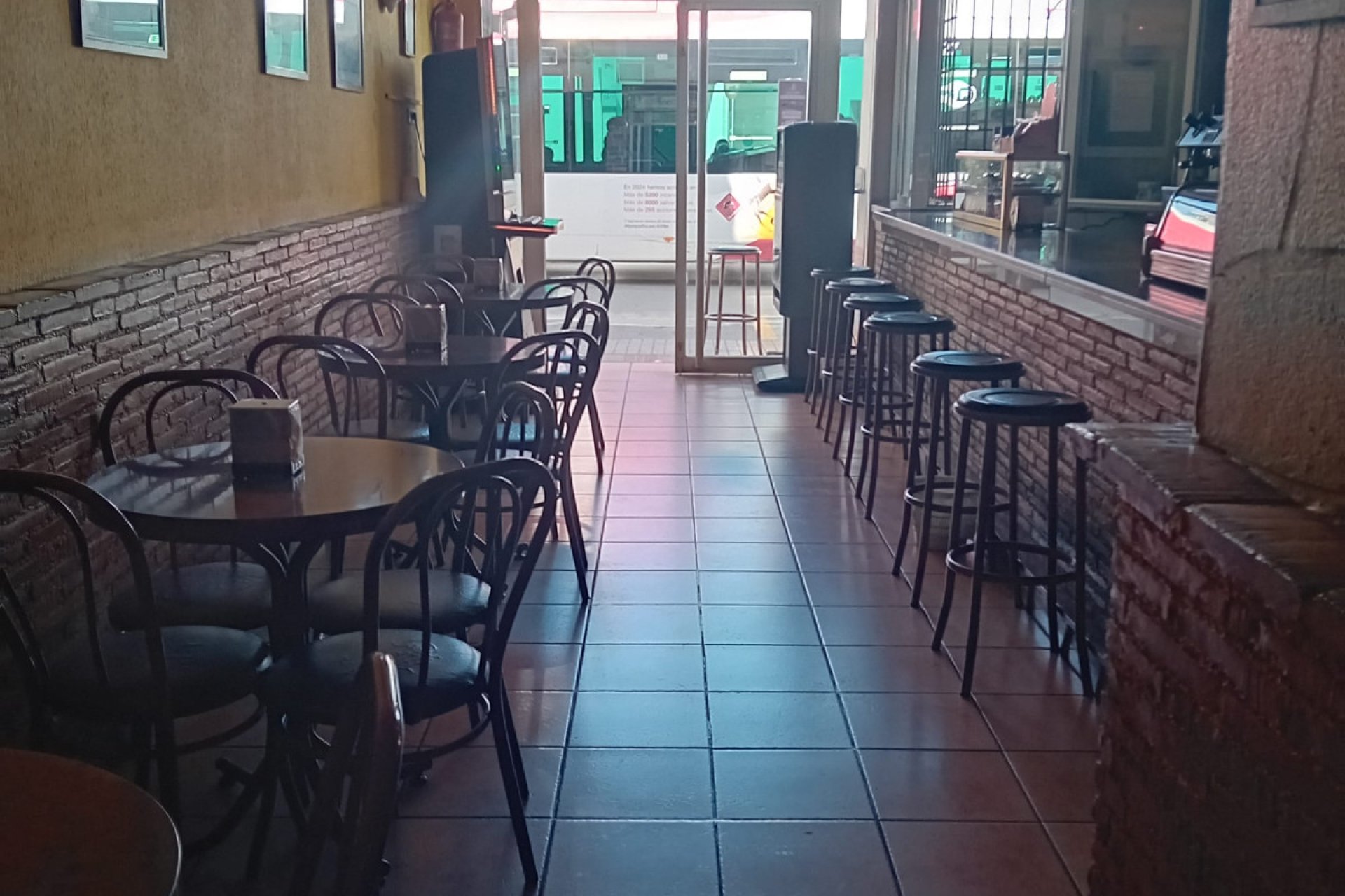 Resale - Commercial premises / Commercial unit / Retail space - Torrevieja - Center Torrevieja