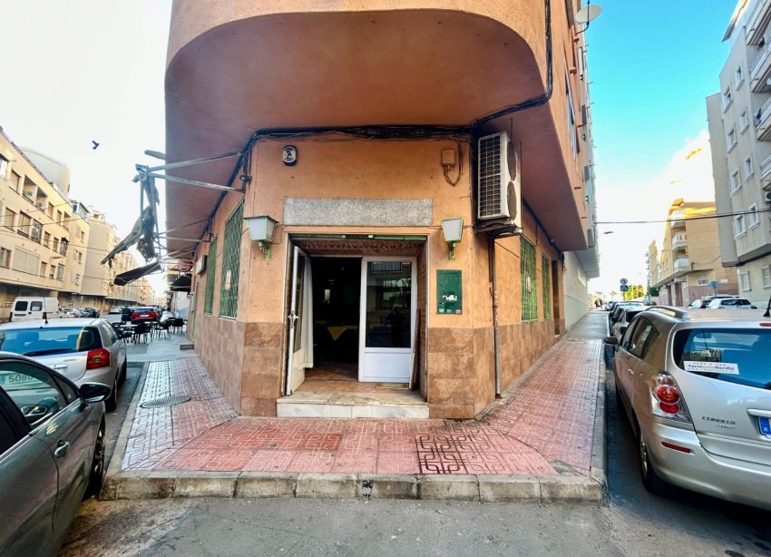 Resale - Commercial premises / Commercial unit / Retail space - Torrevieja - Center Torrevieja