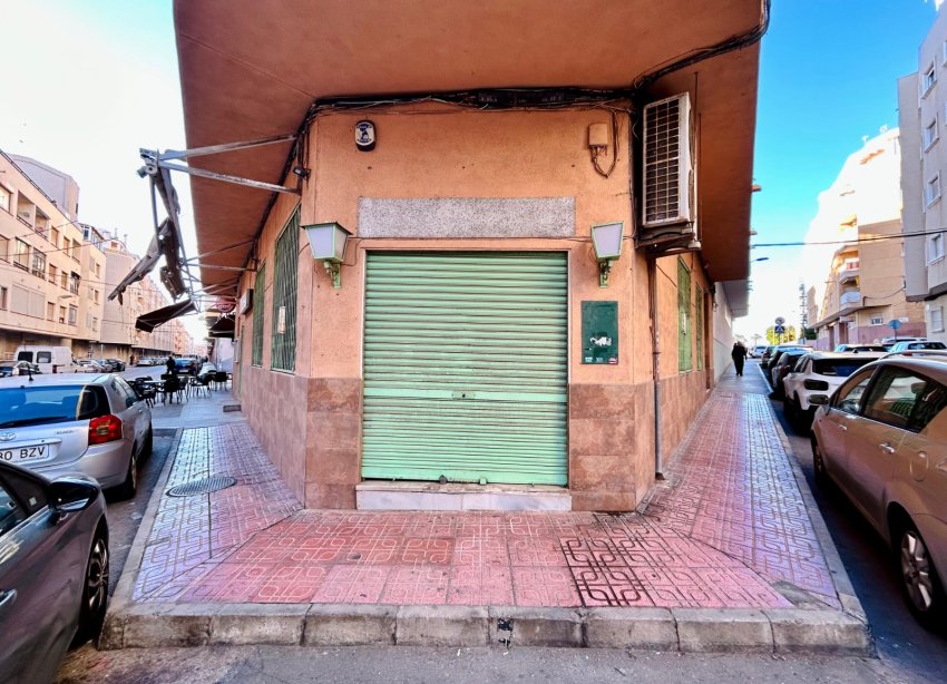 Resale - Commercial premises / Commercial unit / Retail space - Torrevieja - Center Torrevieja