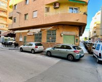 Resale - Commercial premises / Commercial unit / Retail space - Torrevieja - Center Torrevieja