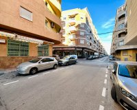 Resale - Commercial premises / Commercial unit / Retail space - Torrevieja - Center Torrevieja