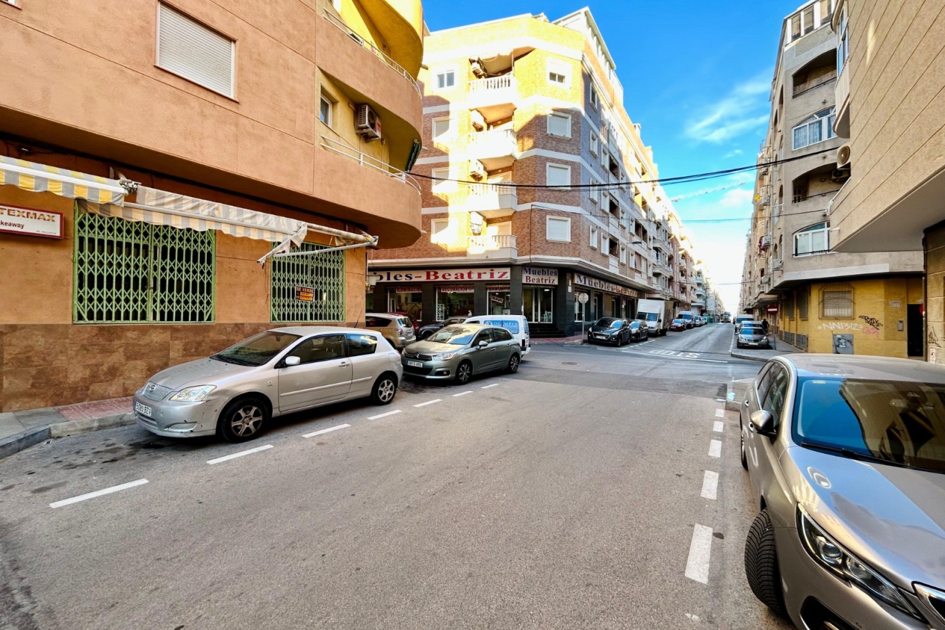 Resale - Commercial premises / Commercial unit / Retail space - Torrevieja - Center Torrevieja