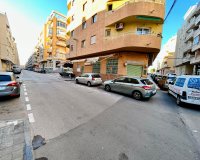 Resale - Commercial premises / Commercial unit / Retail space - Torrevieja - Center Torrevieja