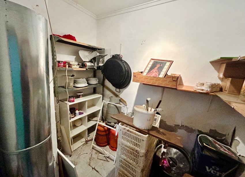 Resale - Commercial premises / Commercial unit / Retail space - Torrevieja - Center Torrevieja