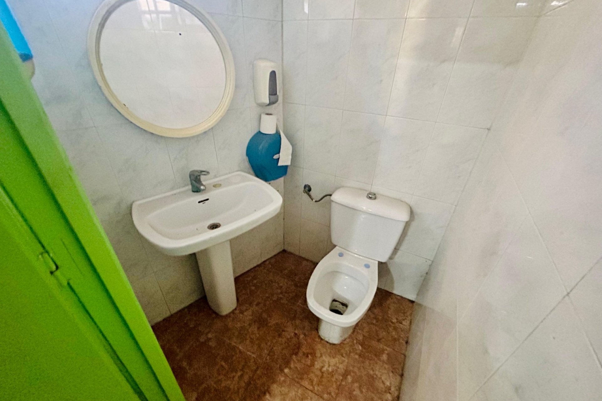 Resale - Commercial premises / Commercial unit / Retail space - Torrevieja - Center Torrevieja