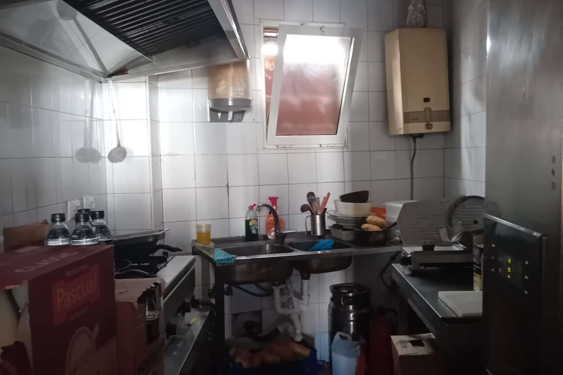 Resale - Commercial premises / Commercial unit / Retail space - Torrevieja - Center Torrevieja