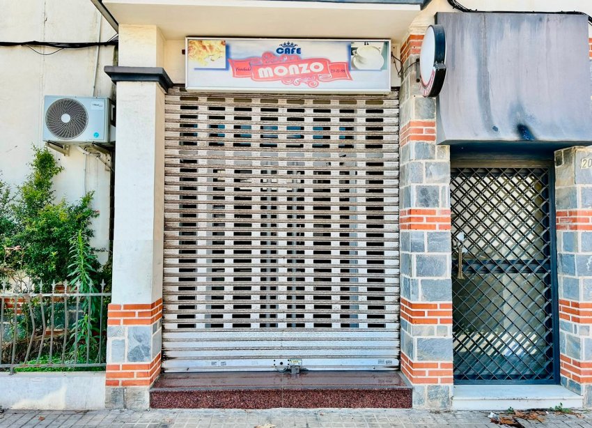 Resale - Commercial premises / Commercial unit / Retail space - Torrevieja - Centro