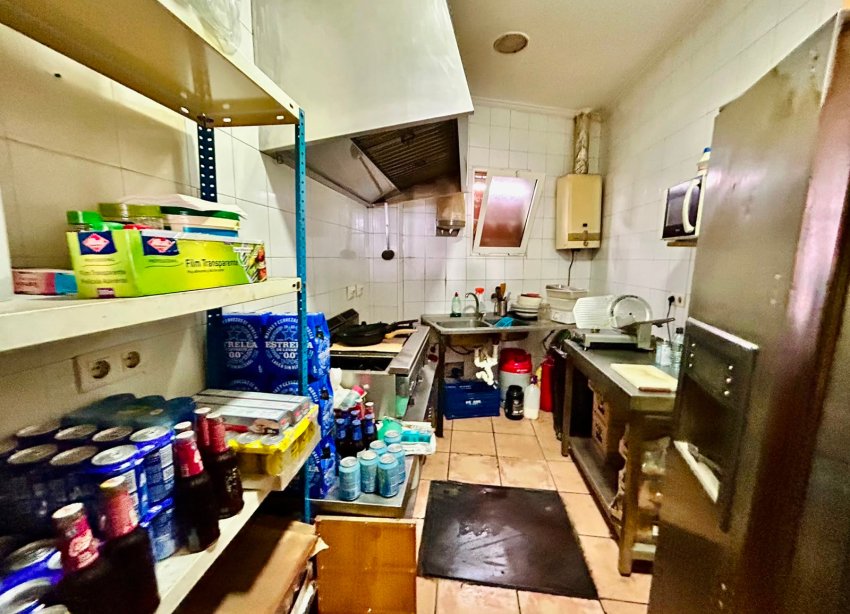 Resale - Commercial premises / Commercial unit / Retail space - Torrevieja - Centro