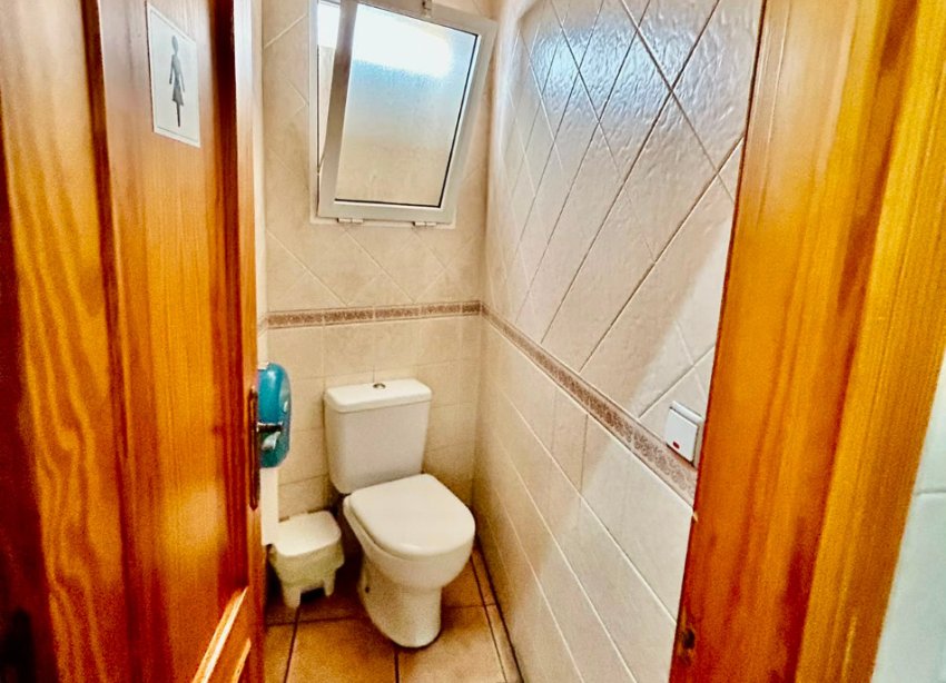 Resale - Commercial premises / Commercial unit / Retail space - Torrevieja - Centro