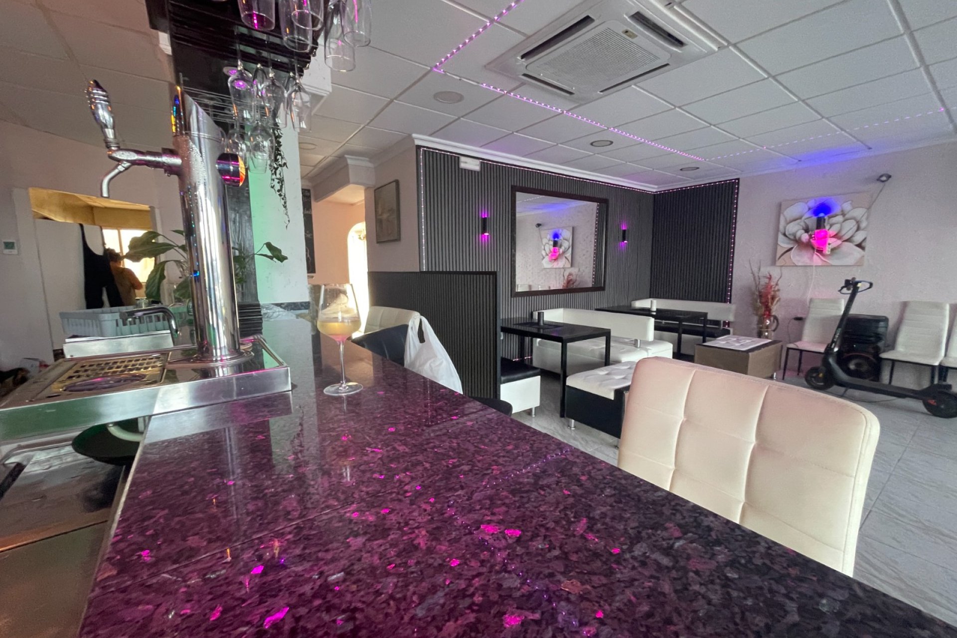Resale - Commercial premises / Commercial unit / Retail space - Torrevieja - Comunidad valenciana