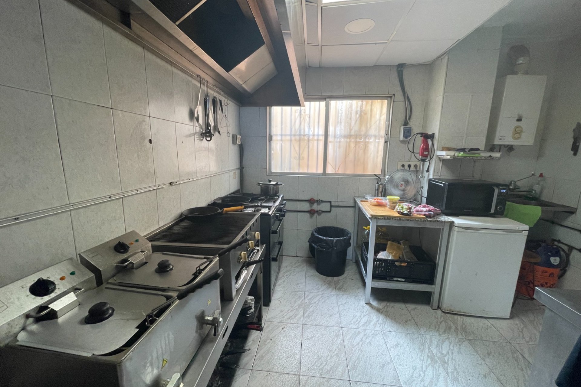 Resale - Commercial premises / Commercial unit / Retail space - Torrevieja - Comunidad valenciana