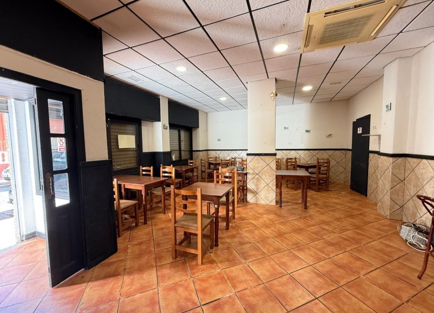 Resale - Commercial premises / Commercial unit / Retail space - Torrevieja - Estacion de autobuses