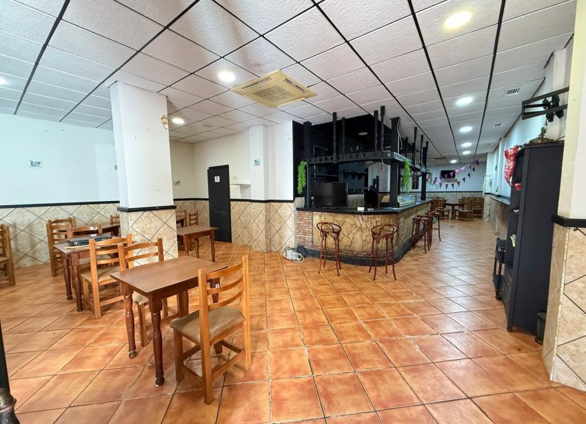 Resale - Commercial premises / Commercial unit / Retail space - Torrevieja - Estacion de autobuses