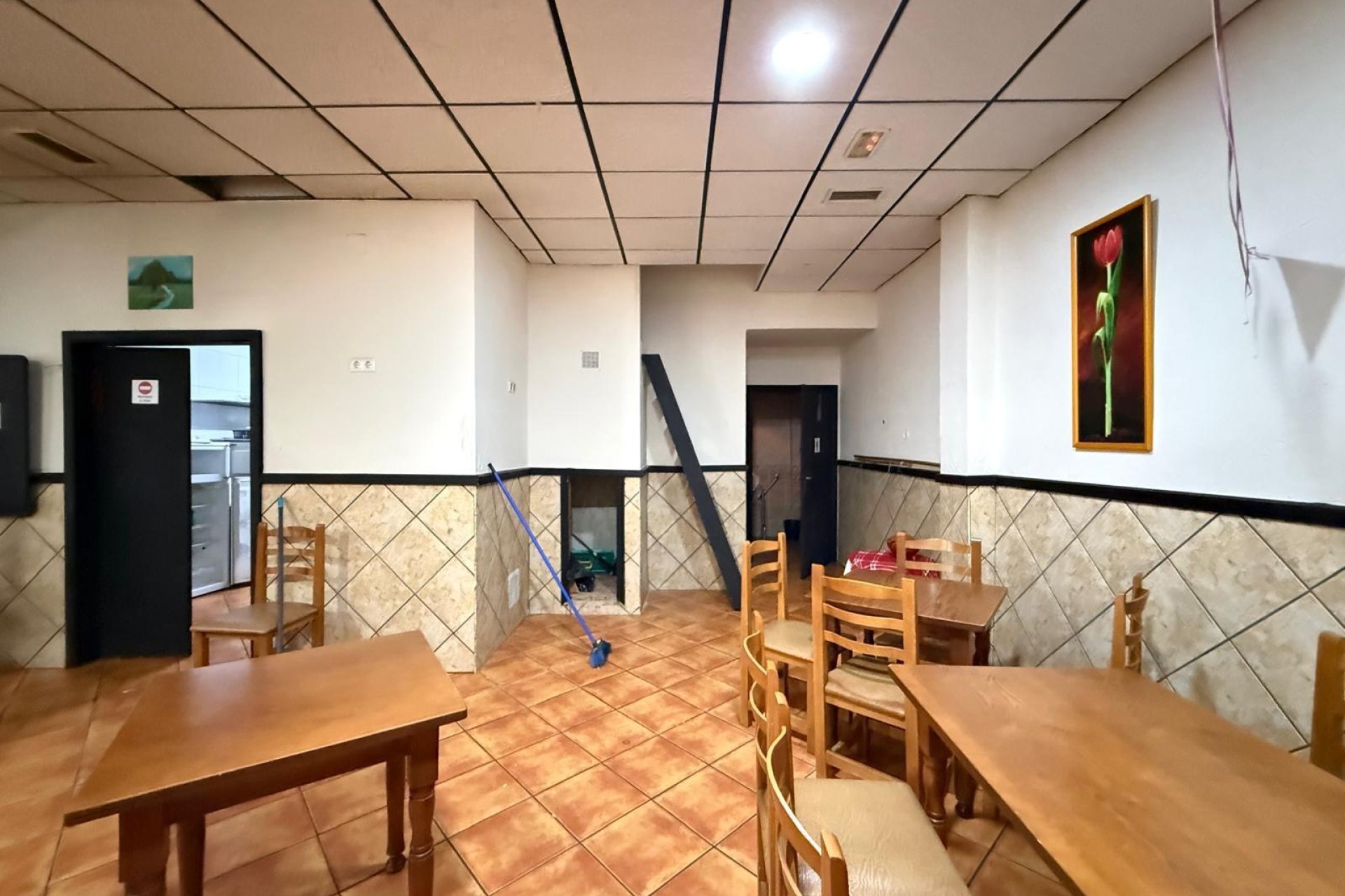 Resale - Commercial premises / Commercial unit / Retail space - Torrevieja - Estacion de autobuses