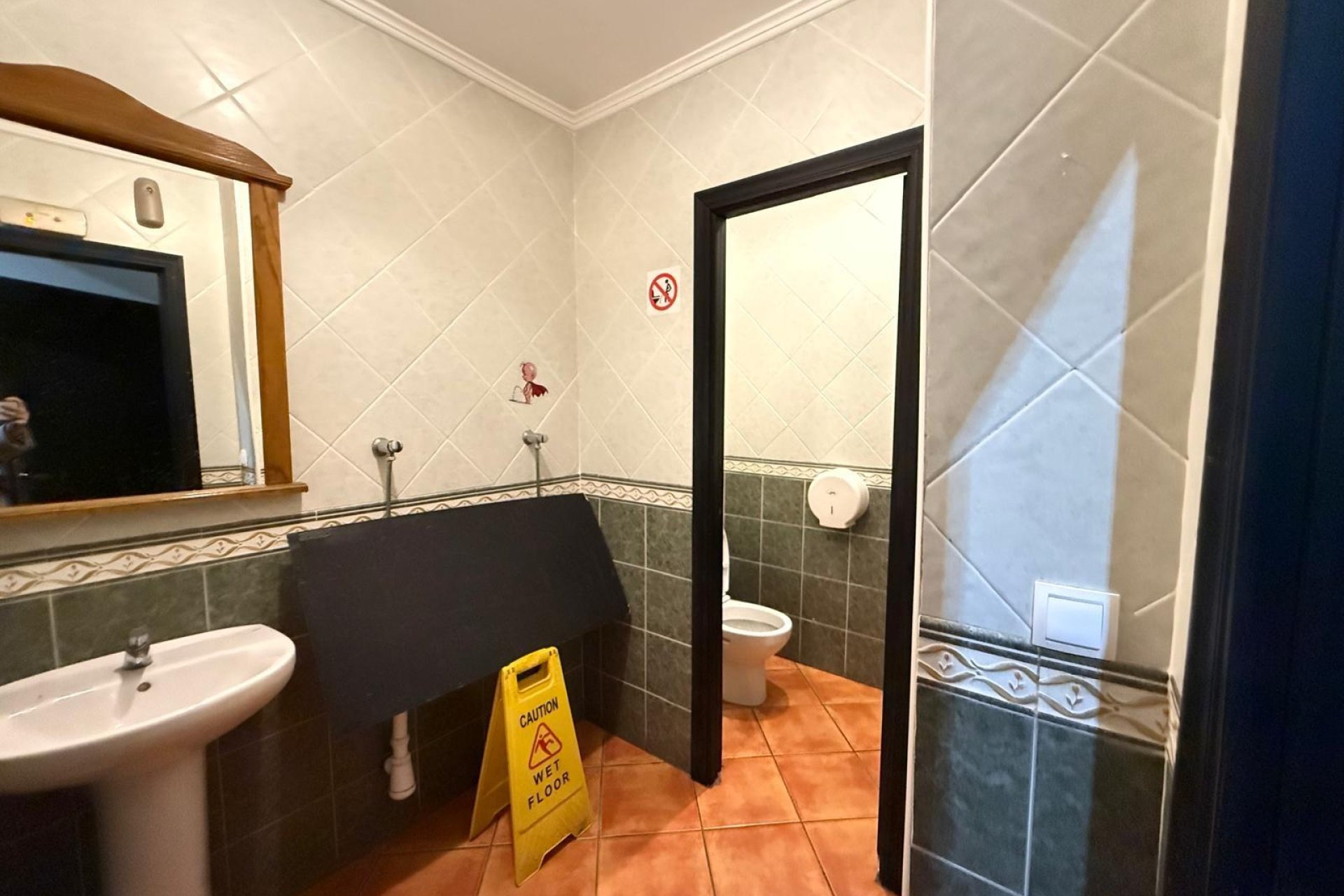 Resale - Commercial premises / Commercial unit / Retail space - Torrevieja - Estacion de autobuses