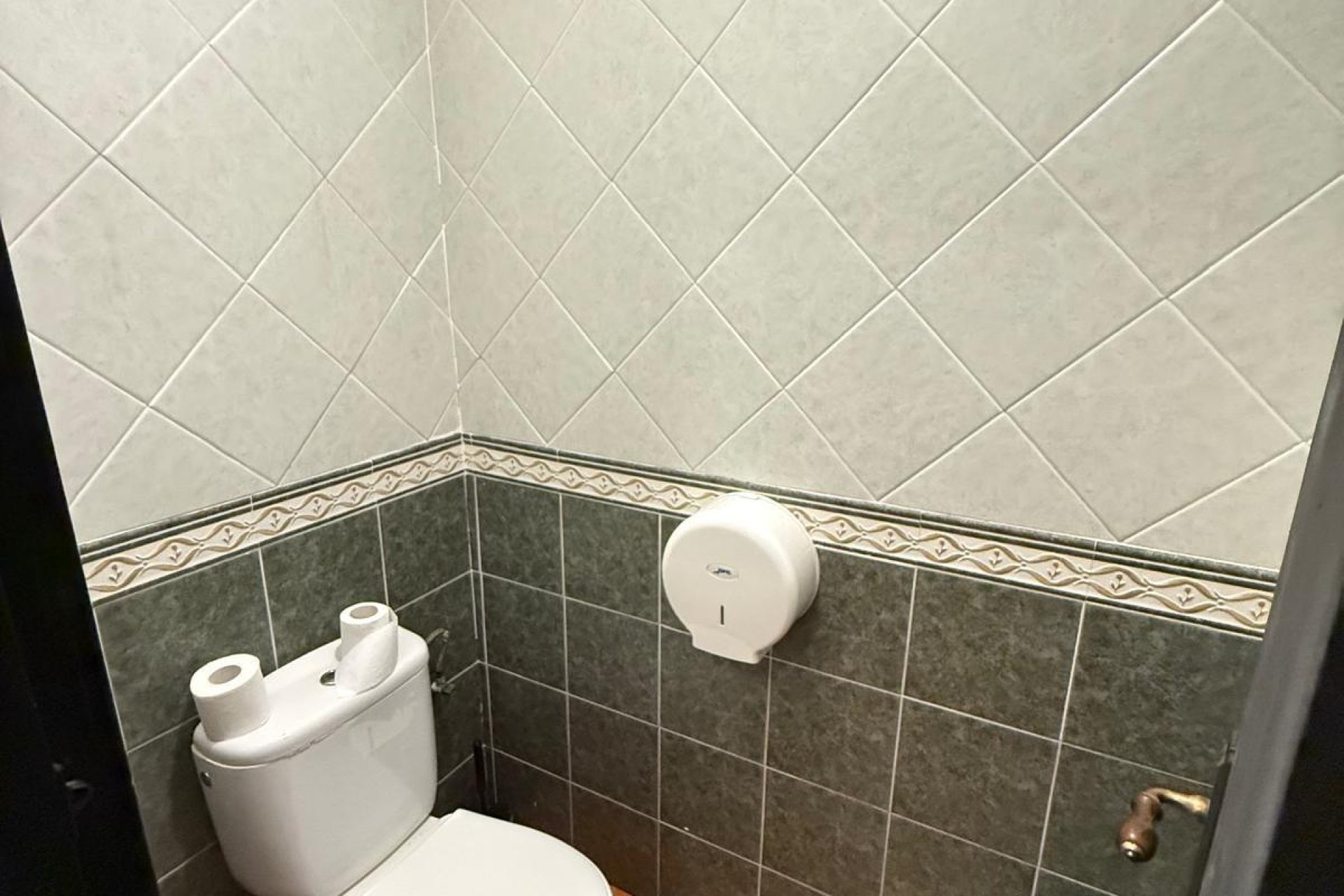 Resale - Commercial premises / Commercial unit / Retail space - Torrevieja - Estacion de autobuses