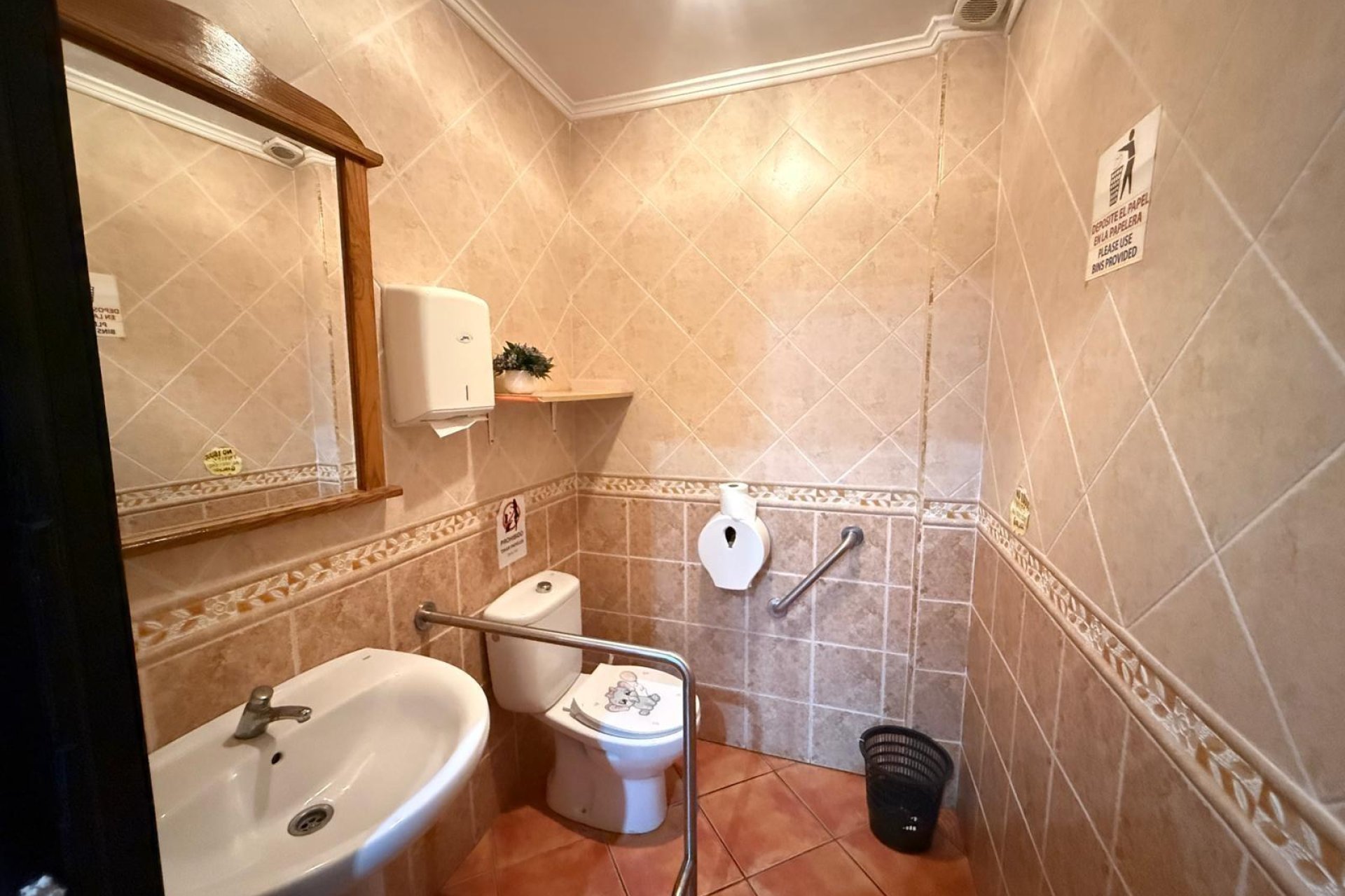 Resale - Commercial premises / Commercial unit / Retail space - Torrevieja - Estacion de autobuses