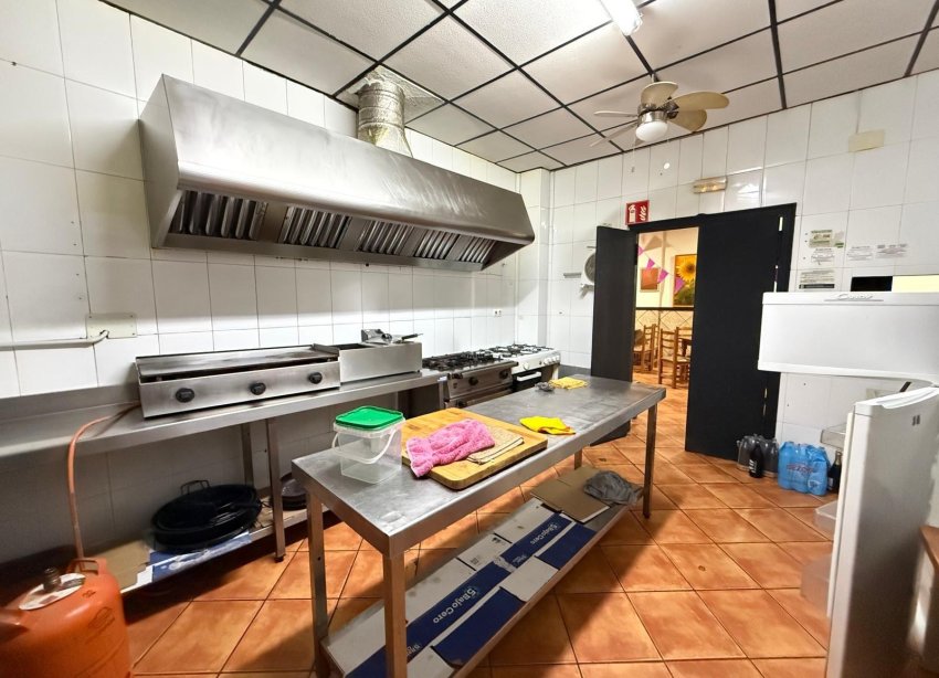 Resale - Commercial premises / Commercial unit / Retail space - Torrevieja - Estacion de autobuses