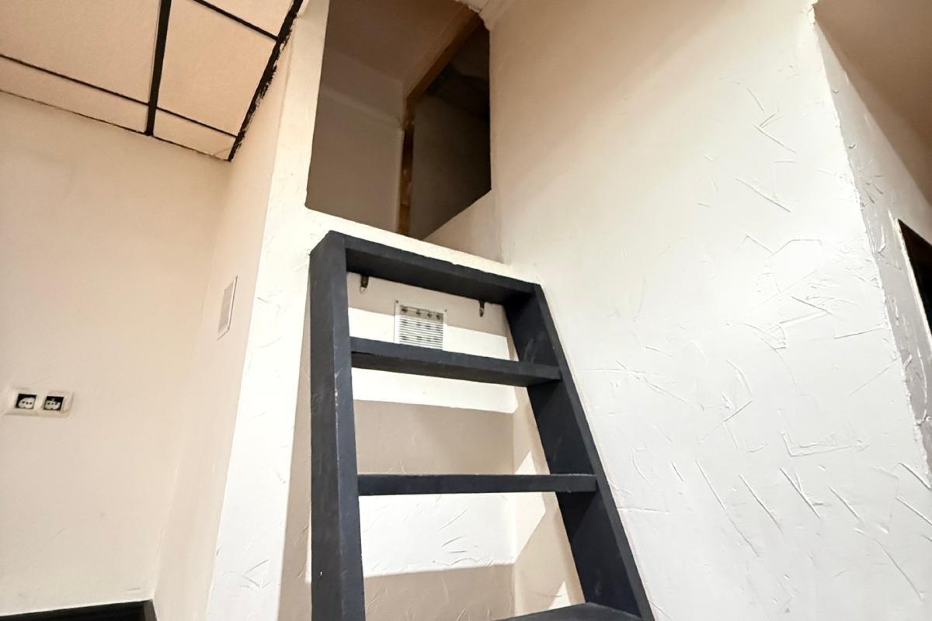 Resale - Commercial premises / Commercial unit / Retail space - Torrevieja - Estacion de autobuses