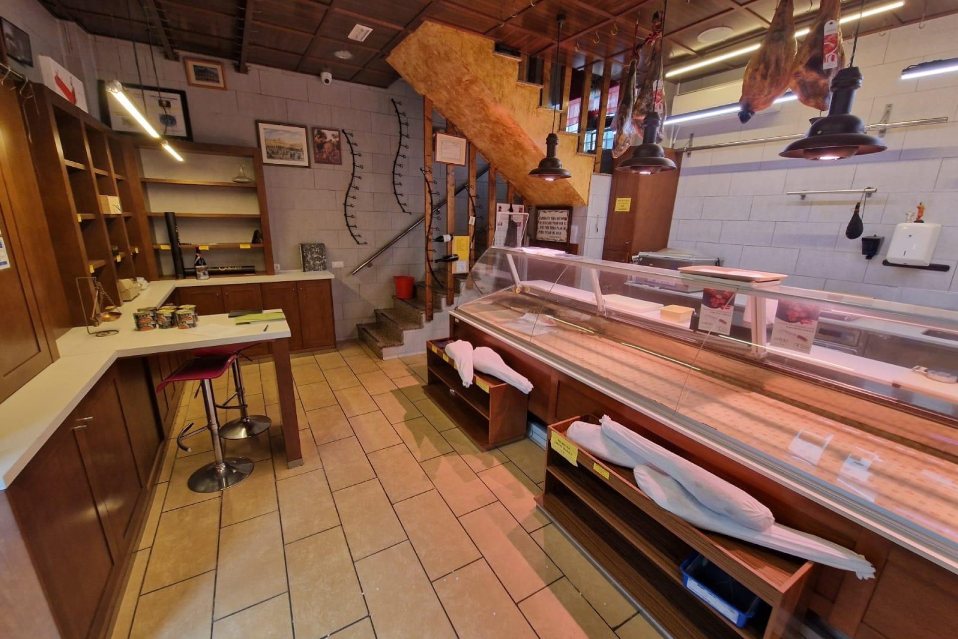 Resale - Commercial premises / Commercial unit / Retail space - Torrevieja - Estacion de autobuses