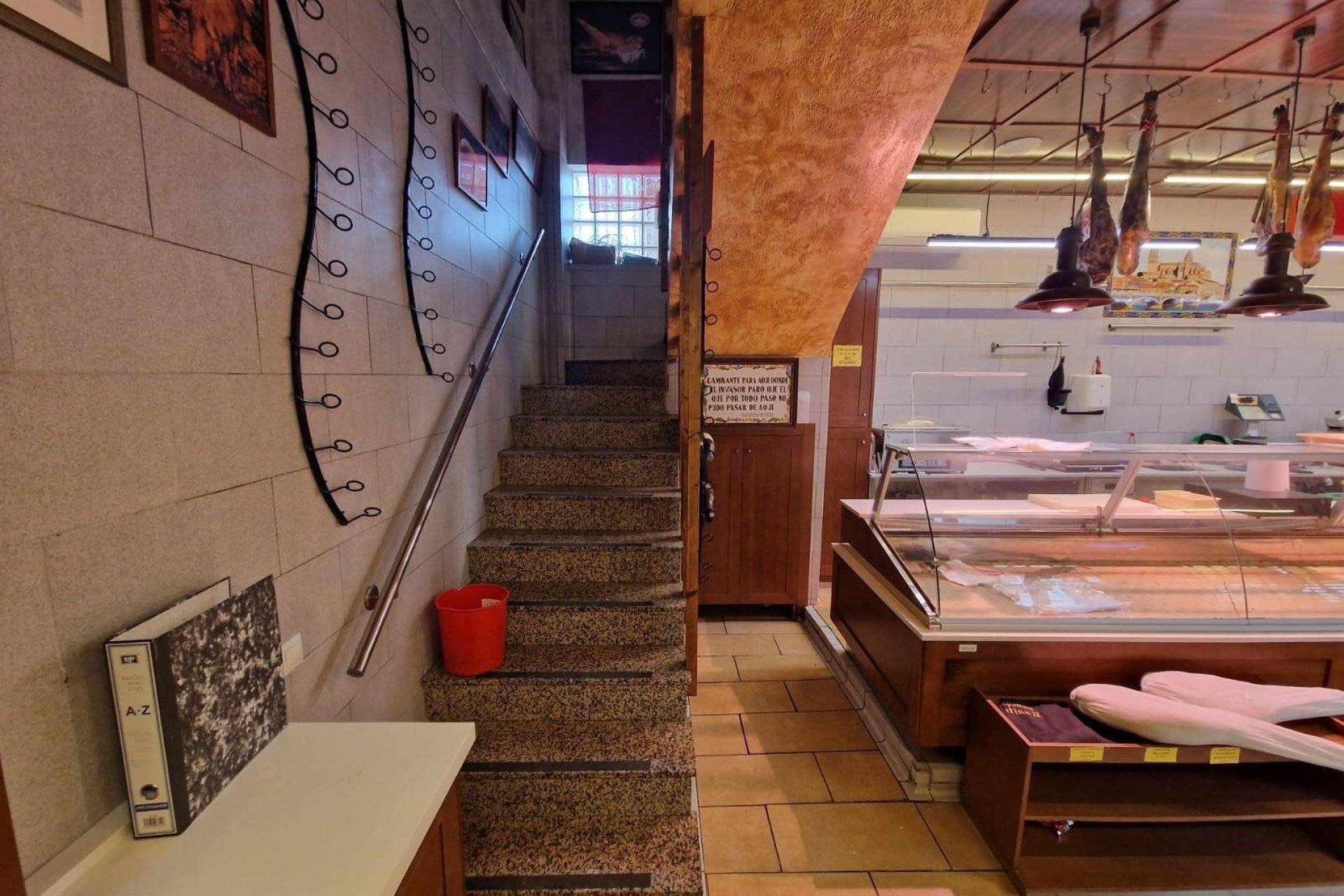 Resale - Commercial premises / Commercial unit / Retail space - Torrevieja - Estacion de autobuses