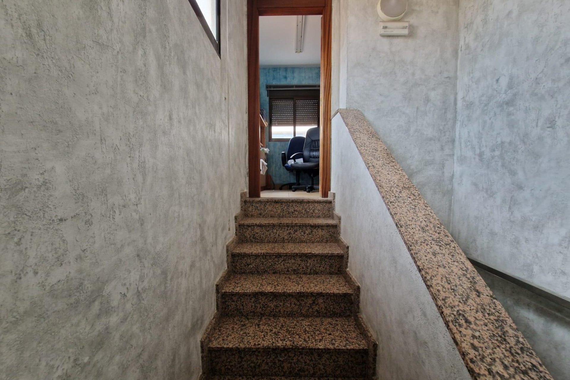 Resale - Commercial premises / Commercial unit / Retail space - Torrevieja - Estacion de autobuses