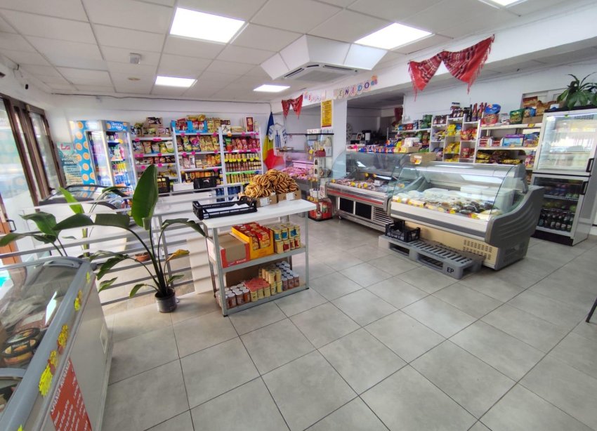 Resale - Commercial premises / Commercial unit / Retail space - Torrevieja - Estacion de autobuses