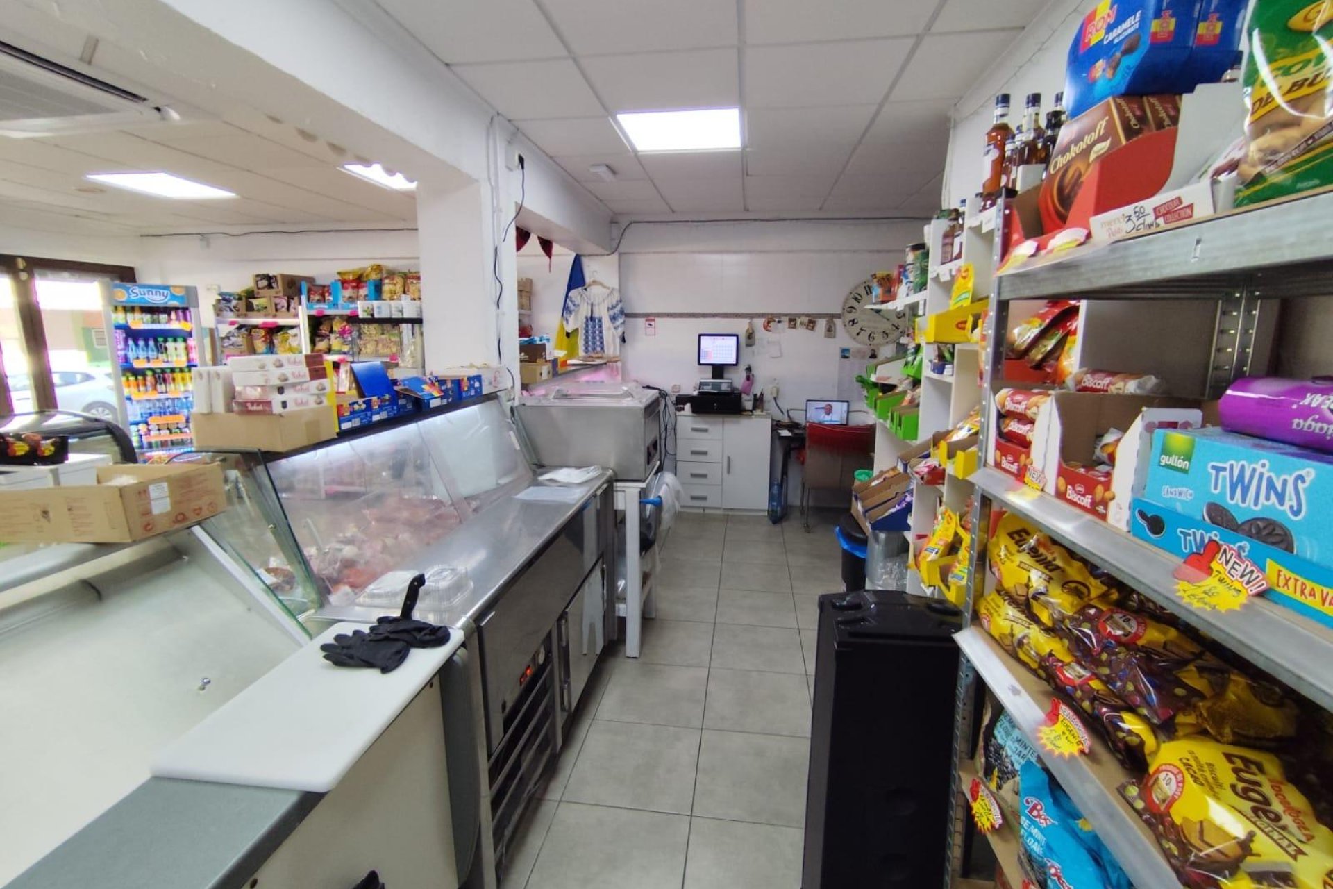 Resale - Commercial premises / Commercial unit / Retail space - Torrevieja - Estacion de autobuses