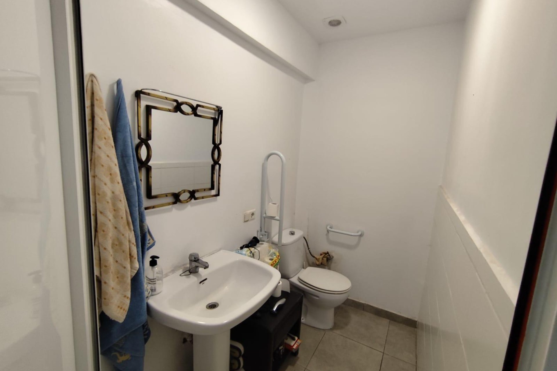 Resale - Commercial premises / Commercial unit / Retail space - Torrevieja - Estacion de autobuses
