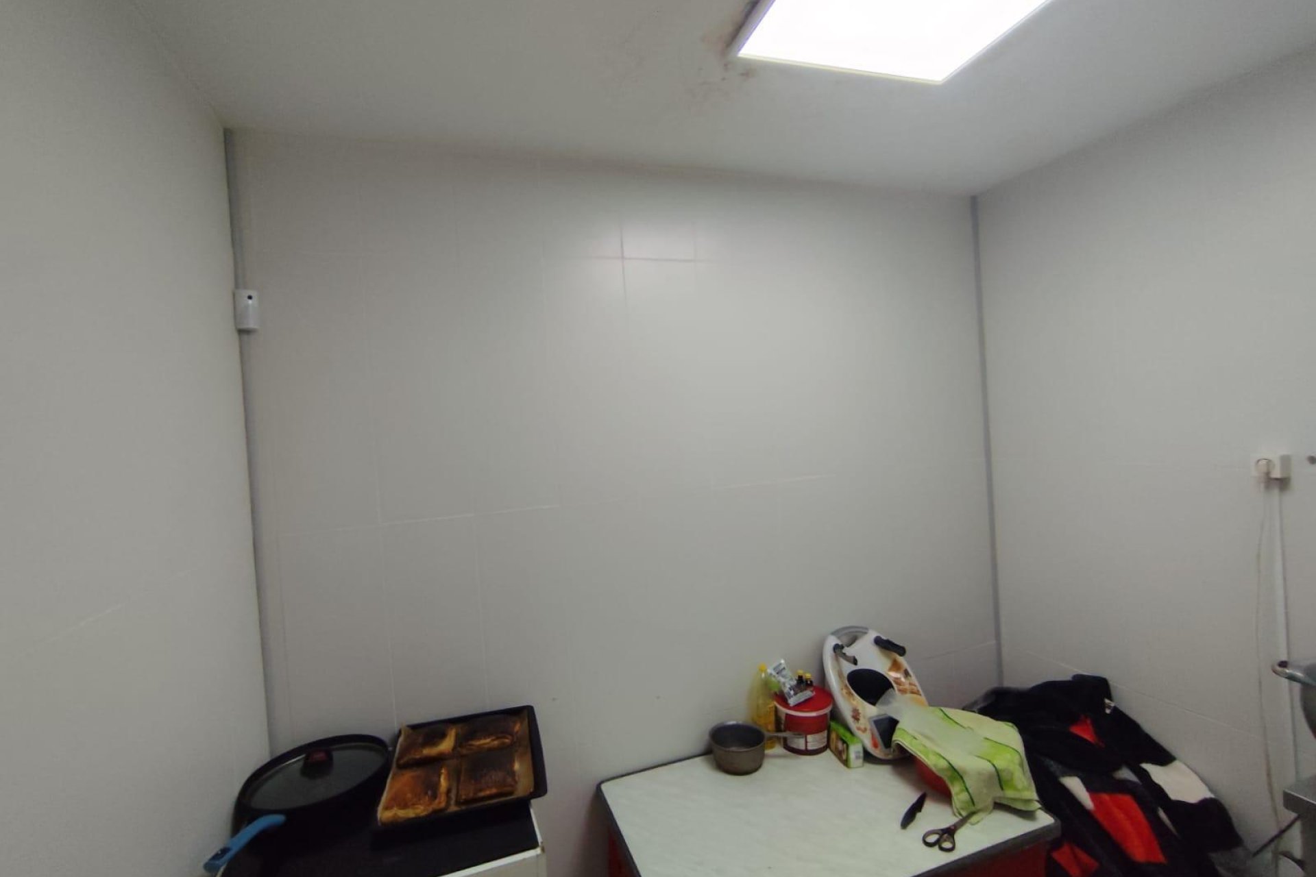 Resale - Commercial premises / Commercial unit / Retail space - Torrevieja - Estacion de autobuses