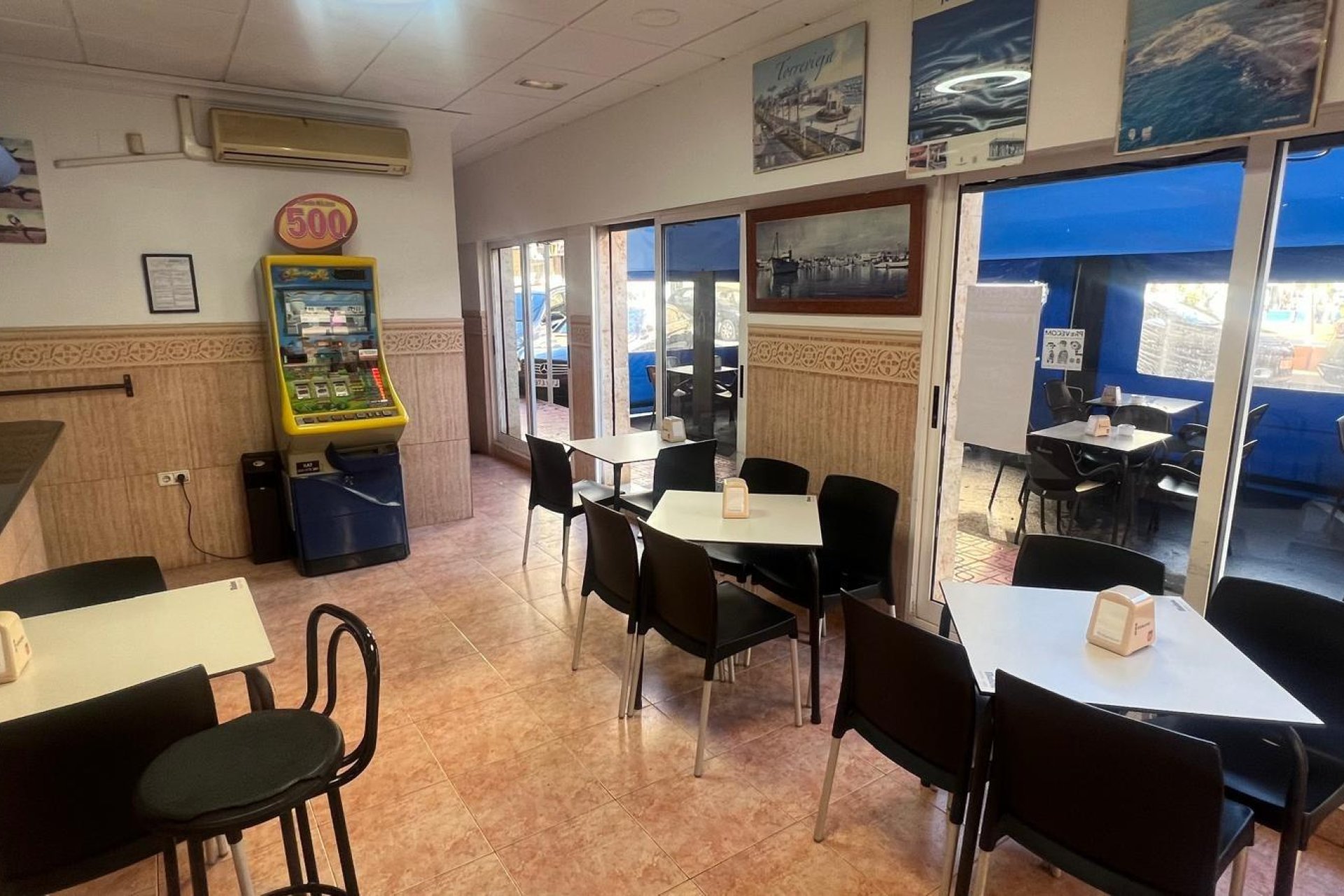Resale - Commercial premises / Commercial unit / Retail space - Torrevieja - Estacion de autobuses