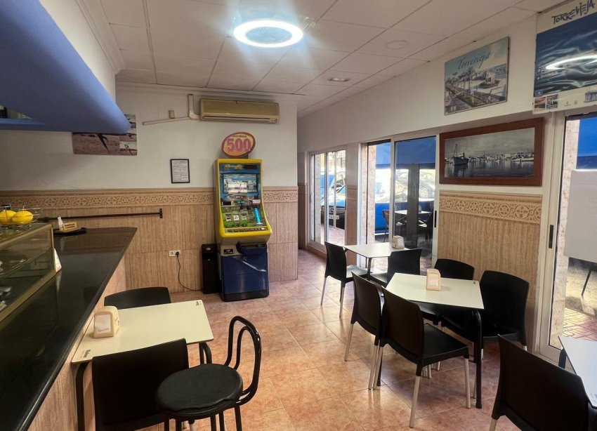 Resale - Commercial premises / Commercial unit / Retail space - Torrevieja - Estacion de autobuses