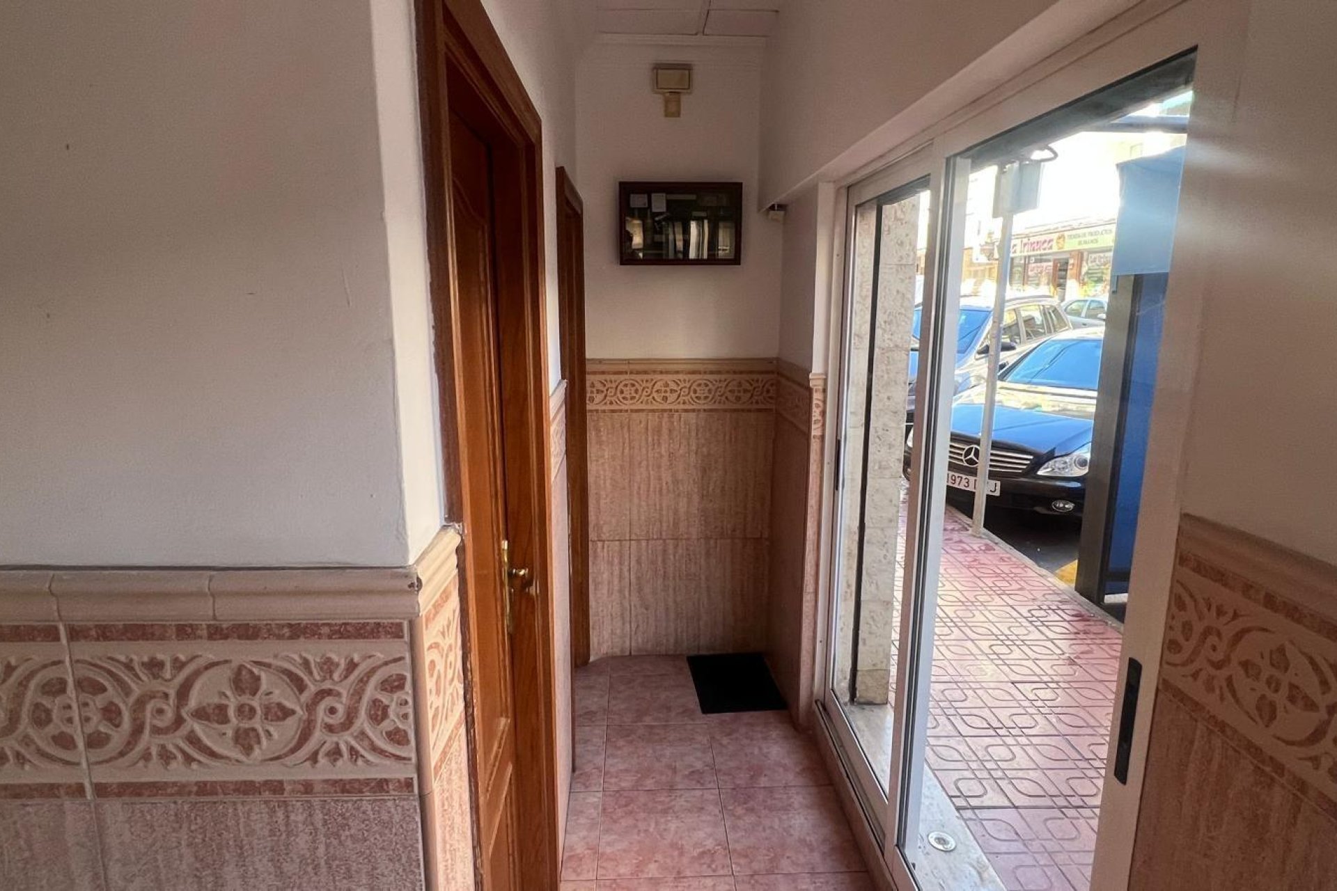 Resale - Commercial premises / Commercial unit / Retail space - Torrevieja - Estacion de autobuses