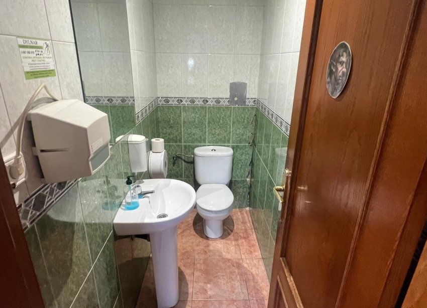 Resale - Commercial premises / Commercial unit / Retail space - Torrevieja - Estacion de autobuses